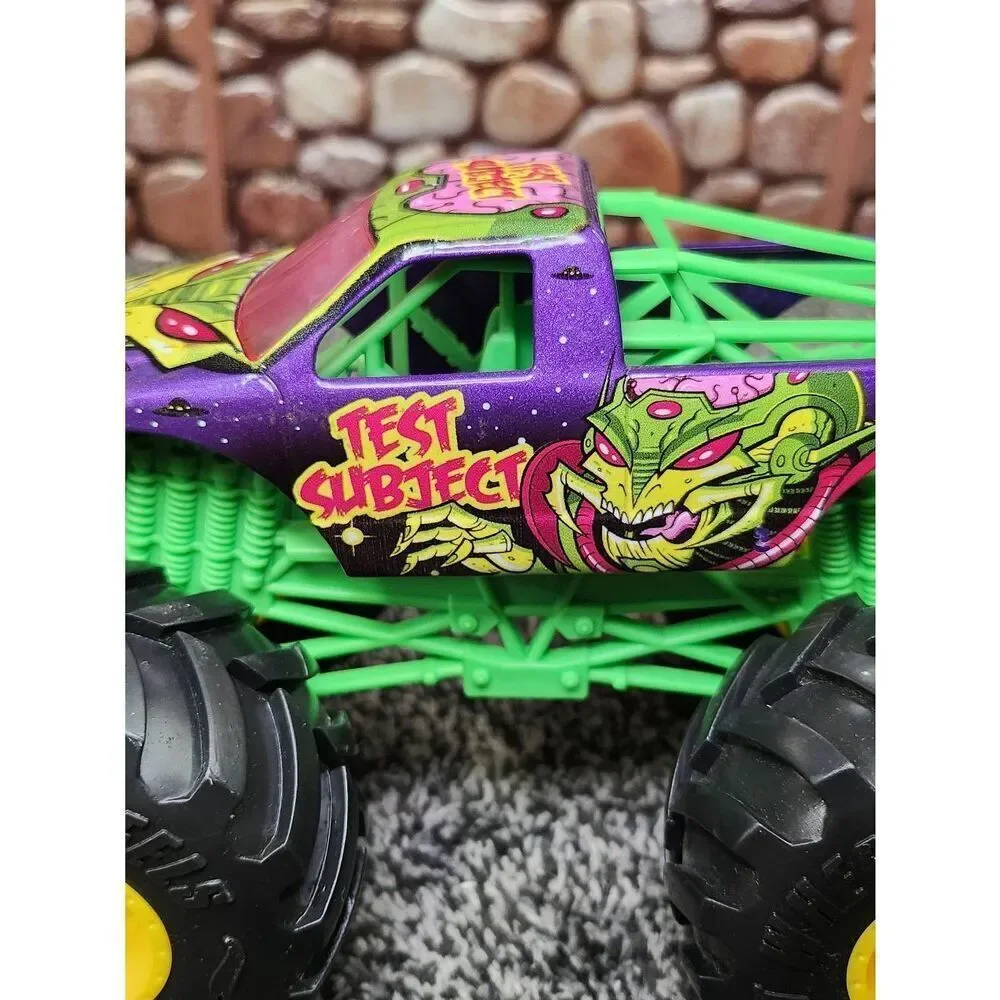 Hot Wheels Monster Truck Giant Wheels Jam 